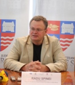 Foto-Madalina-Randasu-expert-comunicare-Radu-Spinei-manager-proiect-si-Vasile-Pintitlie-lider-de-echipa-660x439