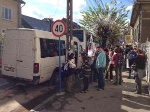 Microbus_CJ_37_ROD_Protestarari_coboara_h.13_14_254359