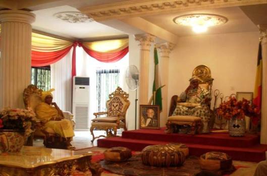 1- acasa la guvernator si drapelul romaniei