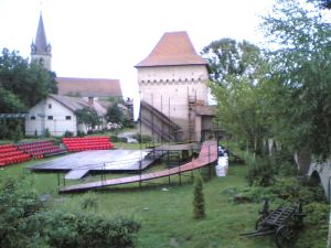 800px-Cetatea_medievala_tg_ms5