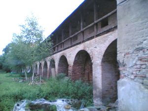 800px-Cetatea_medievala_tg_ms9