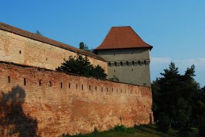 1024px-RO_MS_Targu_Mures_fortress_wall_1