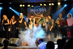 321243_419621608107276_77766896_n