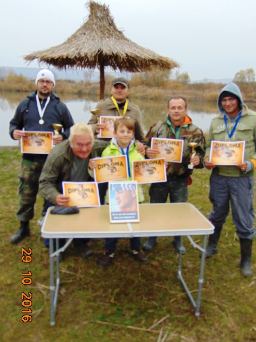 2 Castigatorii concursului de pescuit.JPG