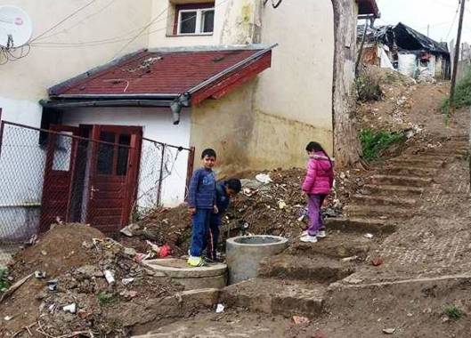 Şi in cocioabe traiesc oameni.jpg