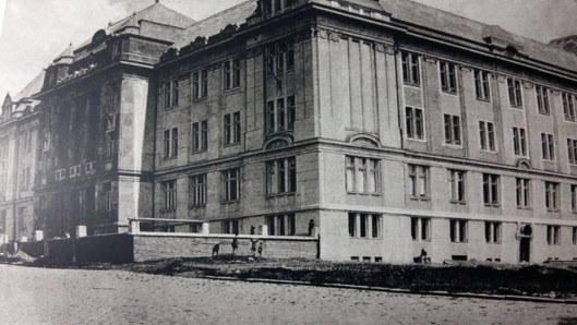 3. Școala de fete, ulterior Liceul Papiu.jpg